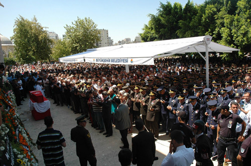 Şehit cenazesinde gerginlik - Resim: 4