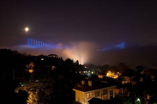 İstanbul'da sis hayatı felç etti - Resim: 1