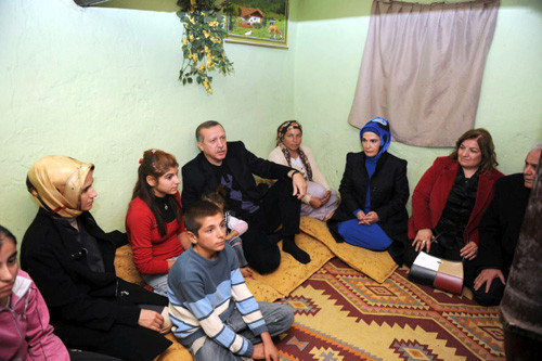 Erdoğan bağdaş kurdu dert dinledi - Resim: 3