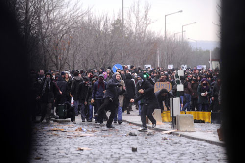 ODTÜ'nün önü savaş alanı gibi - Resim: 2