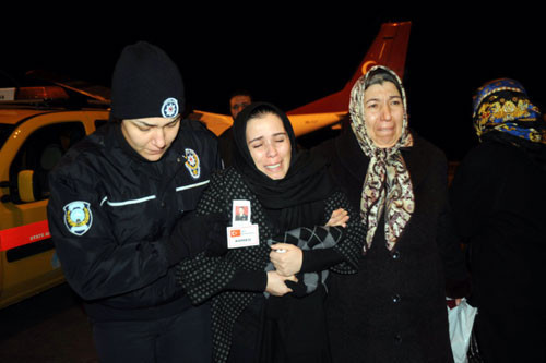 Türkiye şehitleri için ağlıyor - Resim: 3