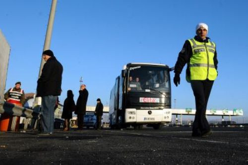 Meclis'in etrafını 10 bin kişi sardı! - Resim: 1
