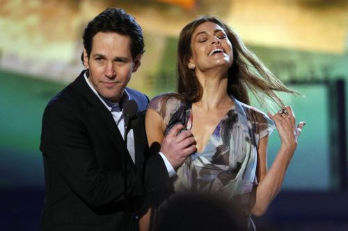 Ödül töreninde herkesi şok etti! - Resim: 1