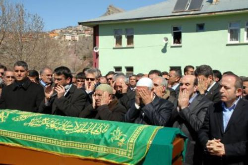 Kılırdaoğlu eşini sarılarak teslli etti - Resim: 3