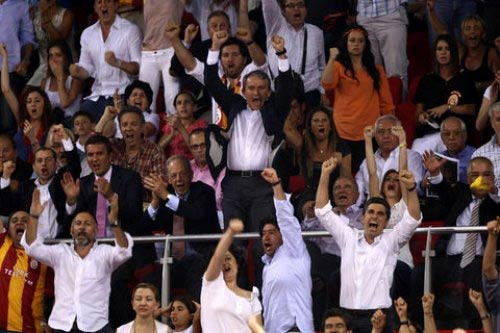 Ünal Aysal sevgilisi için beach kapattı! - Resim: 3