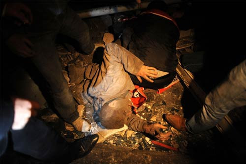 Van'da deprem binaları yerle bir etti - Resim: 2