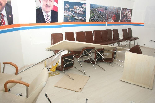 AK Parti Beşiktaş ilçe binası işgal edildi - Resim: 4