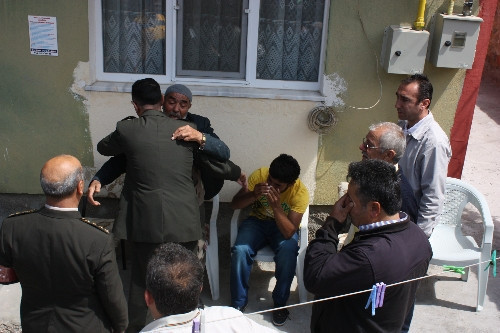 Şehitlerin evlerine ateş düştü - Resim: 1