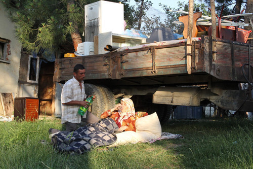 Doğuma 7 gün kala sokağa atıldılar! - Resim: 2