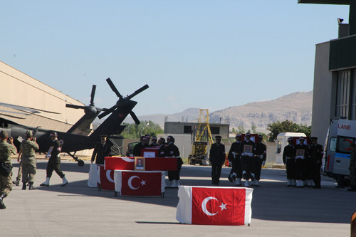 8 şehidimiz gözyaşlarıyla uğurlandı - Resim: 1