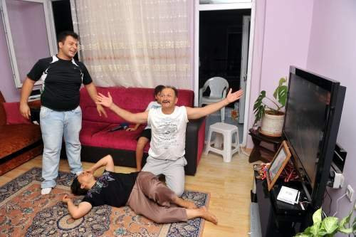 Aslı Çakır Alptekin'in annesi sevinçten bayıldı - Resim: 1