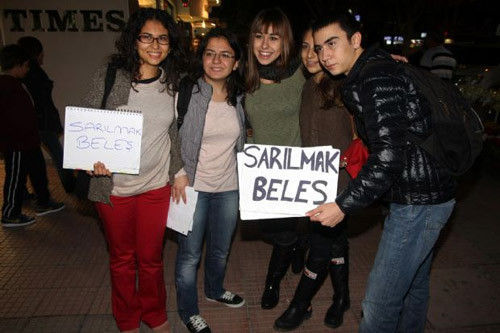 Bu kızlara sarılmak beleş! - Resim: 3