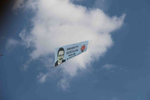 Ankara semalarında Melih Gökçek pankartı - Resim: 3