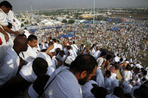Yüz Binlerce Müslüman Arafat'ta vakfeye durdu - Resim: 1