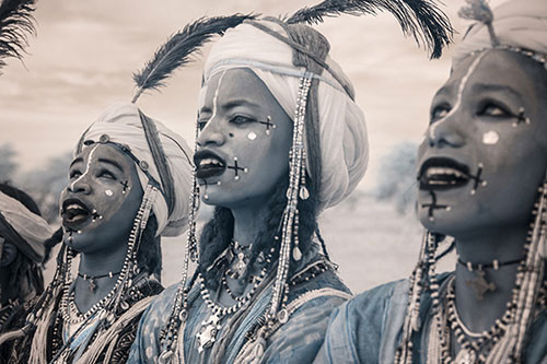 Bu kabilenin erkekleri süsleniyor - Resim: 1