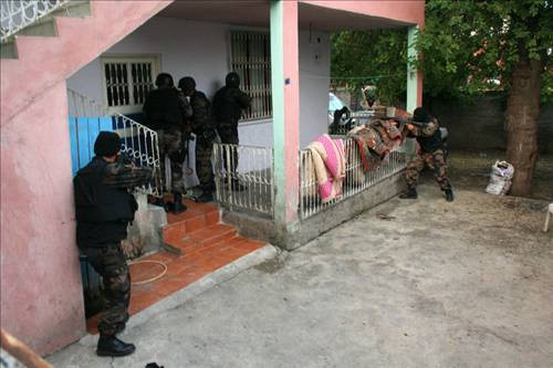 Cono aşiretine baskın - Resim: 1