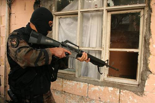 Cono aşiretine baskın - Resim: 2