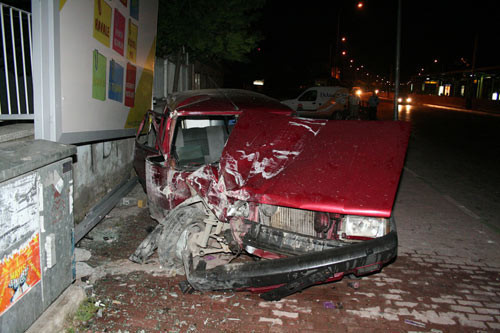 Hatalı sollama yapan araçta can pazarı - Resim: 1