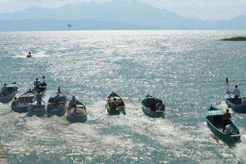 Balıkçı tekneleri mazot için yarıştı - Resim: 1