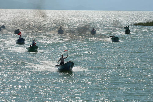 Balıkçı tekneleri mazot için yarıştı - Resim: 2