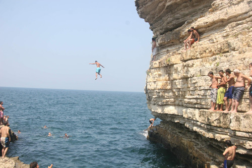 Kayalıklardan ölüme atlayış - Resim: 4