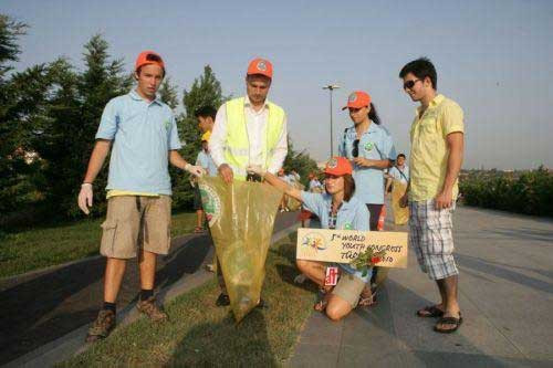 Gençler K.Çekmece'de temizlik yaptı - Resim: 2