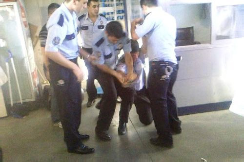 Polisten güvenlikçiye dayak - Resim: 3