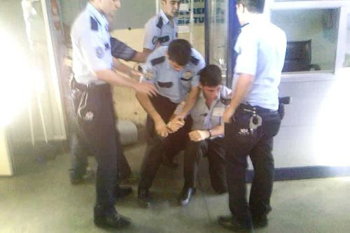 Polisten güvenlikçiye dayak - Resim: 4