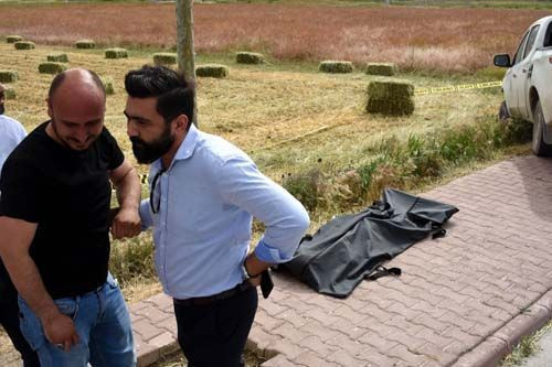 Konya'da elektrik direğine çarpan kamyonetteki işçiden kahreden görüntü - Resim: 1