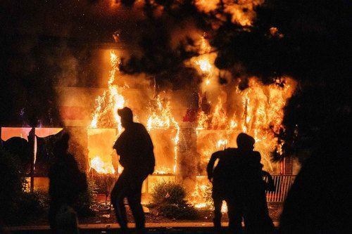 ABD'de şok gelişmeler! İki asker öldürüldü asker sokağa inmeye hazırlanıyor - Resim: 4