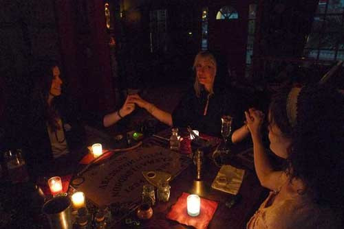 Ruh çağırma anları! Okuyanlar bile korkuyor - Resim: 1