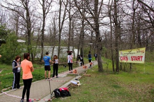 Başbakan Davutoğlu'nun kızı kıyasıya yarıştı - Resim: 2