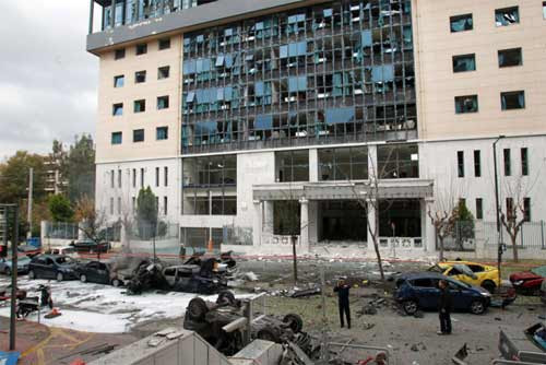 Atina'da bombalı saldırı - Resim: 3