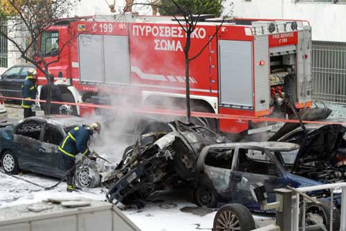 Atina'da bombalı saldırı - Resim: 4