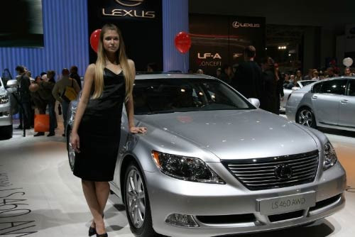 Mankenler otomobil fuarına gidince... - Resim: 3