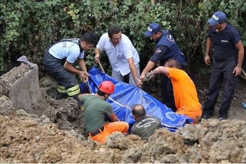 2 işçi göçük altında kaldı - Resim: 1