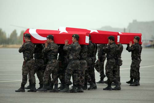 Türkiye şehitlerini uğurluyor - Resim: 4