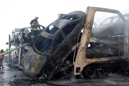 TEM'de Mercedesler cayır cayır yandı - Resim: 2