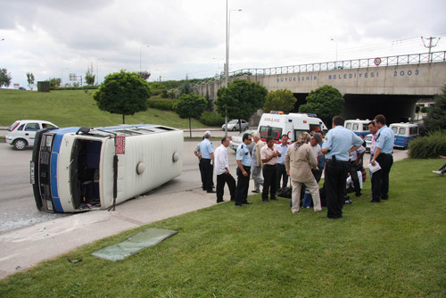 Yaralılar çimlere serildi - Resim: 1