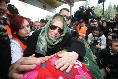 Binlerce kişi Defne'yi uğurladı!! - Resim: 3