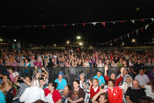 Sibel Can Etimesgutluları büyüledi - Resim: 3