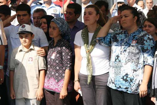 Şehit Babasını böyle uğurladı - Resim: 4