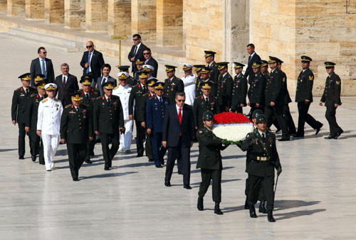 YAŞ üyeleri Anıtkabir'i ziyaret etti - Resim: 1