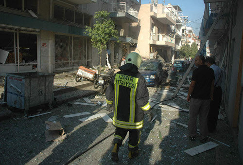 İzmir savaş alanına döndü - Resim: 3