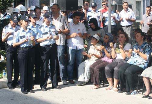 Şehit Babasını böyle uğurladı - Resim: 3