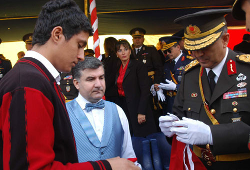 Baydemir'e kravat süprizi - Resim: 1