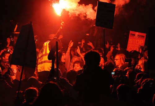 İngiltere'de öğrenciler isyan başlattı - Resim: 4