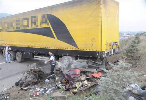 TEM'de korkunç kaza - Resim: 2