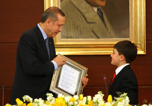 Minikler Erdoğan'ın koltuğuna oturdu - Resim: 4