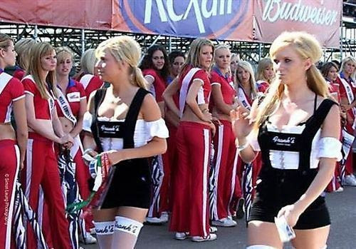 Çaktırmadan bakarken yakalandılar - Resim: 3